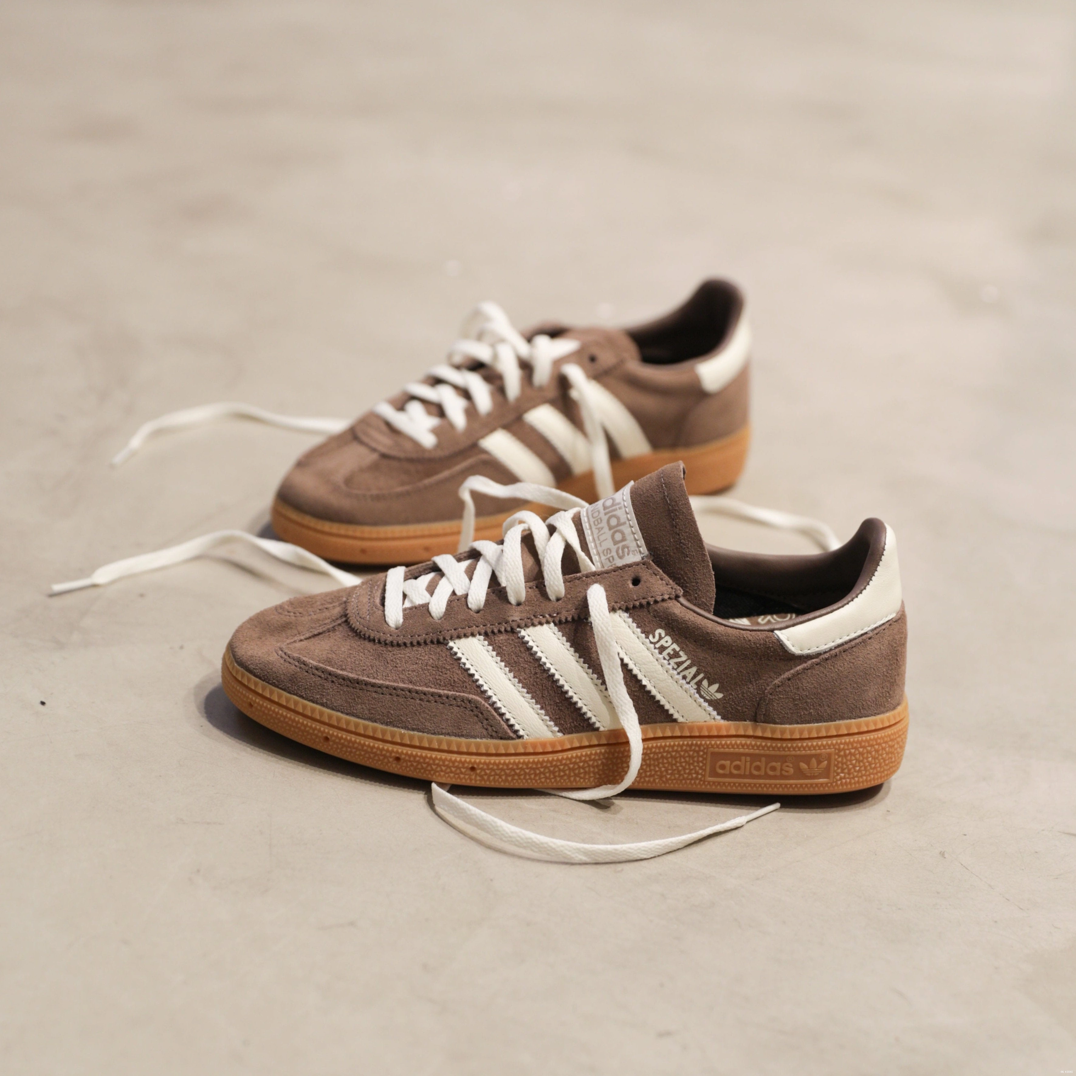 Strata Gum adidas Spezial Handball W Earth 0717